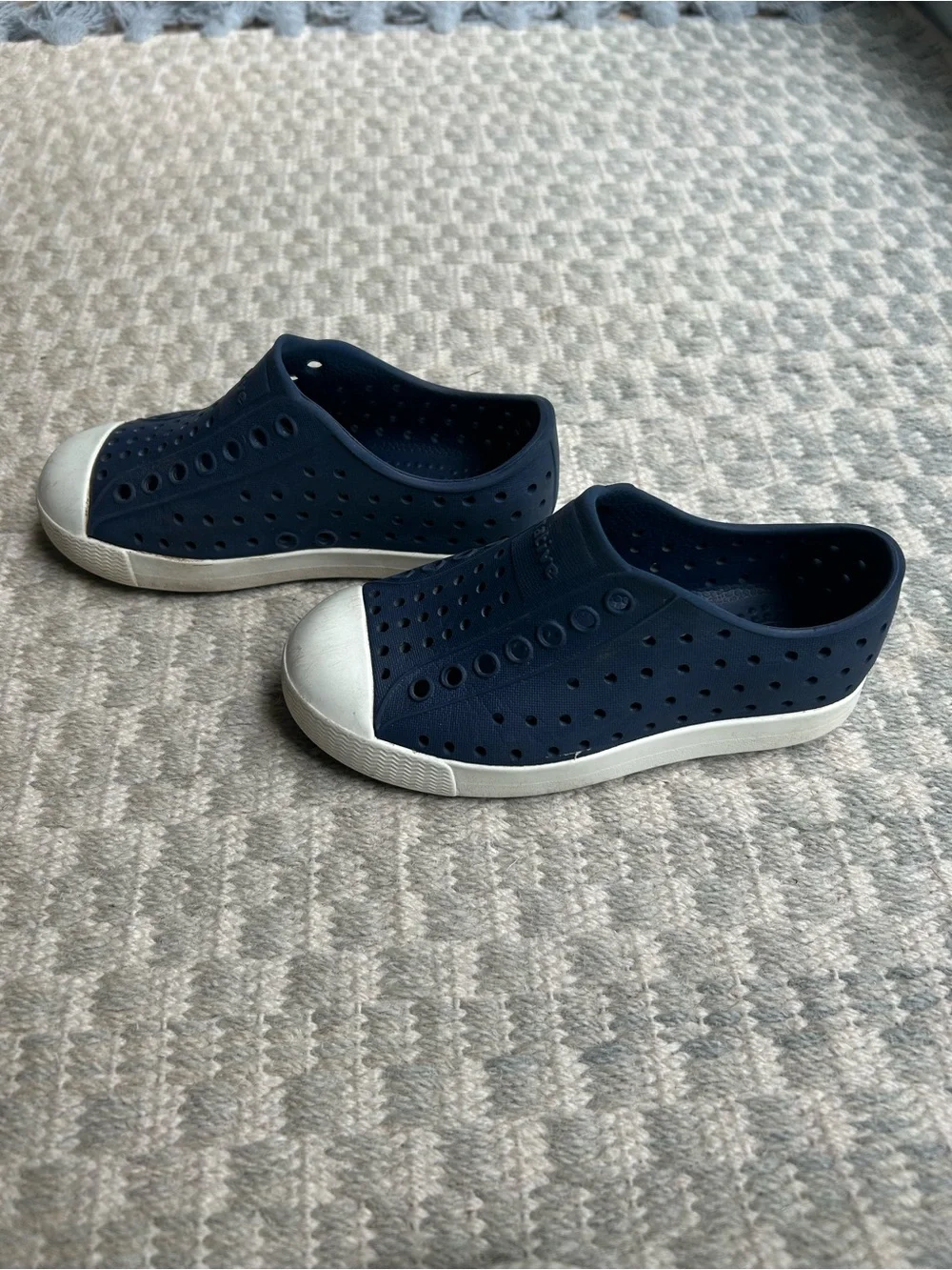 Native Jefferson Kids Water Shoes Slip-On in Navy with White Toe